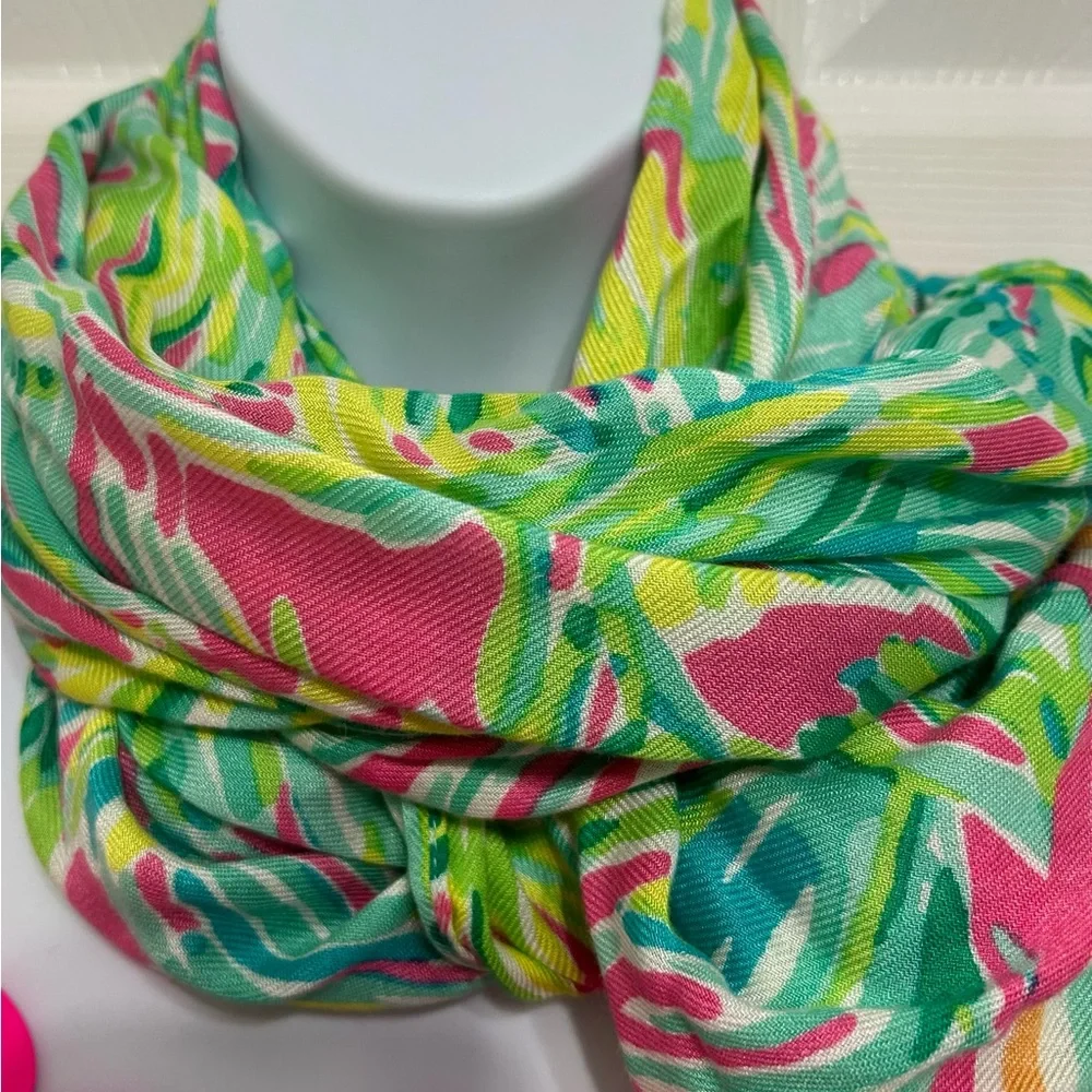 Lilly Pulitzer Murfee Tropical Storm Scarf with Hot Pink Fringe - Rare 2015 - Picture 5 of 11
